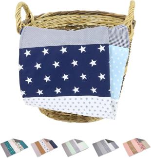 Babydecke Babydecke Blau Hellblau Grau 70x100 cm als Kinderwagendecke & Spieldecke (Made in EU), ULLENBOOM ®, Aus hochwertiger Baumwolle & Fleece, Design: Sterne, Patchwork