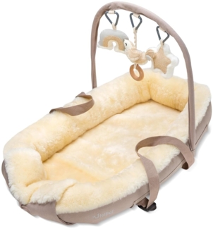 Fellhof Babynestchen Grünschnabel mit Spielbogen TOP