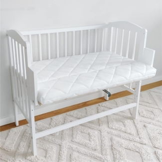 Kids Collective Beistellbett 90x40 cm mit Matratze, umbaubar zu 90x55 cm, 9 mal verstellbar, auch als Babywippe nutzbar, Kiefer-Vollholz in weiß