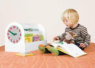 Aufbewahrung für Kinderbücher | Tragbare Bücher-Box aus Holz, weiss, 34 x 54 x 28 cm, von Tidy Books