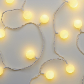 EMOS LED-Lichterkette Cherry warmweiß für Innen und Außen, 4m lange Weihnachtslichterkette mit 40 LEDs in Kugelform 2,5cm, 6h Timer, Netzteil und Transformator, für Partys, Weihnachten, Deko