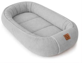 Babynestchen Neugeborene – Babynest aus Waffelpique Baumwolle – Nestchen Baby für Babybett & Kinderbett – Babykokon Tragbar – OEKO-TEX zertifiziert – Zubehör Babybett - Grau Waffelpique
