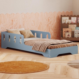 smartwood Kinderbett 100x200 cm in Blau - Montessori Bodenbett mit Rausfallschutz & Lattenrost - Aus handbemaltem Sperrholz - Sicher für Jungen und Mädchen - Einfache Montage - TILA 6
