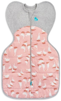 Love To Dream Pucksack, Baby Erstausstattung Neugeboren (2,2-3,8kg), ideal für kühle Temperaturen (16-20°C), Arme hoch Position, zweiweg-Reißverschluss für einfaches Windelwechseln, Schlafsack Rosa