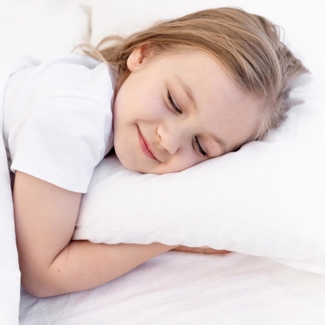 KNERST Kopfkissen Kinderkopfkissen, Füllung: FitForm Technologie – 100% Polyester, Komfortkissen Kinder für optimale Stützkraft, Kinderkopfkissen für weiche Träume