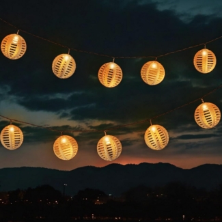 Spetebo LED-Lichterkette Solar Lichterkette mit 10 runden Lampions in Rattan Optik - 270 cm, 10-flammig, in rustikaler Rattan Optik