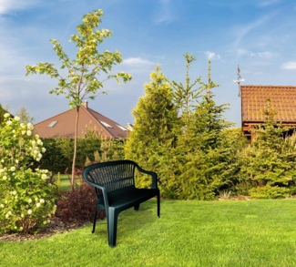 Dmora - Außenbank Eboli, Monoblock-Gartenbank, Außenbank, 100 % Made in Italy, 114 x 55 x 82 cm, Grün