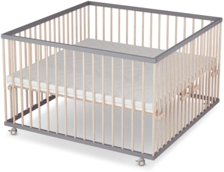 Sämann Laufstall Baby mit Matratze SleepPlus, Lattenrost und Schlupfsprossen | stufenlos höhenverstellbar | Laufgitter Premium | Babybett aus Holz | Krabbelgitter (grau/natur, 120x120 cm)