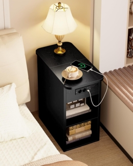 IRONCK Nachttisch schmal, Beistelltisch mit Steckdose 2 AC, 1 USB+1 Type C-Anschlüsse, Holz Sofatisch Couchtisch mit Flip geheimfach, 2 offene Fächer, Nachtschrank für Wohnzimmer,Schlafzimmer, Schwarz