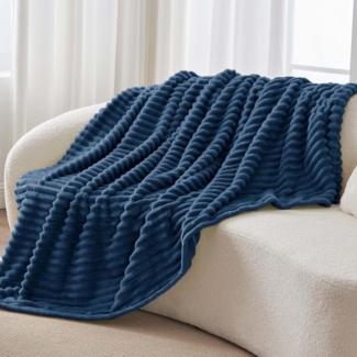BEDELITE Kuscheldecke Flauschig Decke 150x200 - weiche XL Flanell Decken Blau für Couch, Deko Streifen Cord Fleecedecke Marineblau als Couch Überwurf für Wohnzimmer, Twin Blanket Wide Use