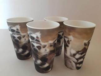 4 Becher, Kattas