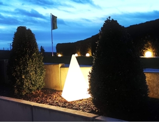 TRANGO LED Gartenleuchte, 7231-60L IP65 LED Gartenlampe, Außenlampe, Leucht-Figur *PYRAMIDE* 60cm weiß inkl. ca. 5 Meter Zuleitungskabel inkl. LED Leuchtmittel, Wegbeleuchtung, Außenleuchte, Gartenstrahler