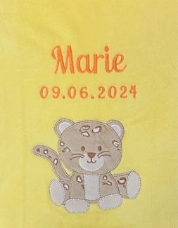 KIDDI-MEDIA Babydecke mit Name und Geburtsdatum Bestickt/kuschelig weich / 1A Qualität (Gelb - Leopard)