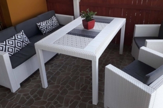 Dmora - Tisch im Freien Giove, rechteckiger Gartentisch, Mehrzweck-Gartentisch in Rattan-Optik, 100% Made in Italy, 150x90h74 cm, Weiß