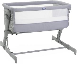 Chicco Next2Me Go, Beistellbett Babybett, Kompatibel mit Mehreren Betten, Höhenverstellbar, Neigbar, Gute Luftzirkulation, Matratze und Reisetasche Enthalten, Hellgrau