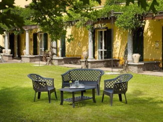 Dmora - Outdoor-Lounge-Set Brescia, Gartenkomposition mit 2 Sesseln, 1 Bank und 1 Couchtisch, Lounge für drinnen und draußen, 100 % Made in Italy, Anthrazit