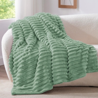 BEDELITE Kuscheldecke Flauschig Decke 150x200 - weiche XL Flanell Decken Grün für Couch, Deko Streifen Cord Fleecedecke Salbeigrün als Couch Überwurf für Wohnzimmer, Twin Blanket Wide Use