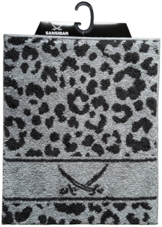 Sansibar Sylt Badematte Badteppich „Leo“ stilvoller Badvorleger mit Leopardenmuster, Höhe 20 mm, rutschhemmend beschichtet, weich, Sansibar-Logo, für Fußbodenheizung geeignet, schnell trocknend, pflegeleicht, Polyester, hoher Komfort durch weichen Flor...