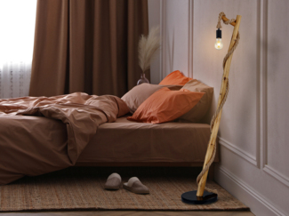 LED Stehleuchte mit Hanfseil und Holzstab, Höhe 150cm