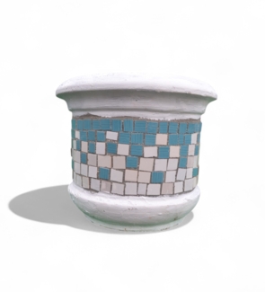 Pflanzgefäß Mira – Quadratischen Mosaikdesign Hell Blau – Höhe 30 cm – Ø 38 cm – Handgefertigt aus Beton & Keramik-Mosaik