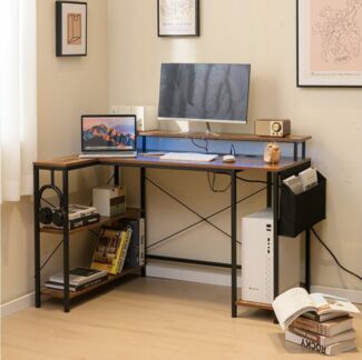 COSTWAY Computertisch, mit Steckdosen, LEDs, Monitorständer, Regalen & Tasche