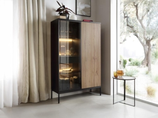 Vente-unique - Vitrinenschrank - 2 Türen & 1 Schublade - mit LED-Beleuchtung - MDF & Rauchglas - Schwarz & Holzfarben - OVILA