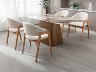 Vente-unique - Stuhl mit Armlehnen 6er-Set - Bouclé-Stoff & Kautschukholz - Weiß - SOLUNA