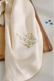 Ib Laursen Geschirrtuch Ib Laursen Geschirrtuch Flora mit gelben Butterblumen (50x70 cm)