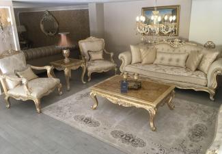 Casa Padrino Luxus Barock Wohnzimmer Set Gold / Antik Gold - 2 Sofas & 2 Sessel & 1 Couchtisch & 2 Beistelltische - Handgefertigte Wohnzimmer Möbel im Barockstil - Edel & Prunkvoll