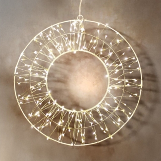 Spetebo LED Dekofigur Metall Kranz weiß Ø 30 cm - Weihnachten Deko Beleuchtung, Timer Funktion, LED fest integriert, warm weiß, IP44 Spritzwasserschutz