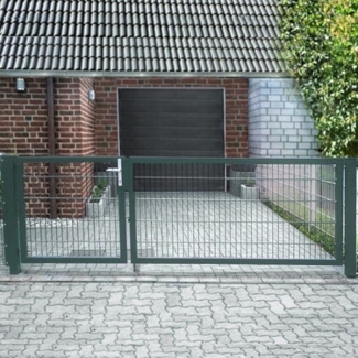 Elektrisches Einfahrtstor Basic (2-flügelig) asymmetrisch Moosgrün RAL 6005 Breite 350cm x Höhe 140cm 8 / 6 / 8 mm