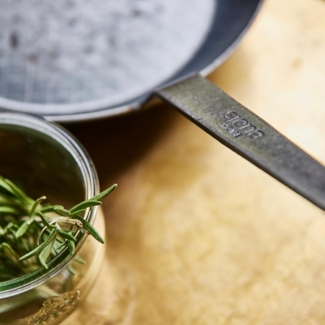 SIENA HOME Bratpfanne "Fermo" flach Ø 24 cm schmiedeeisern, Hakenstiel