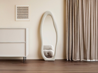 Vente-unique - Organischer Spiegel - Samt - B60 x H160 cm - Creme - LAVINA