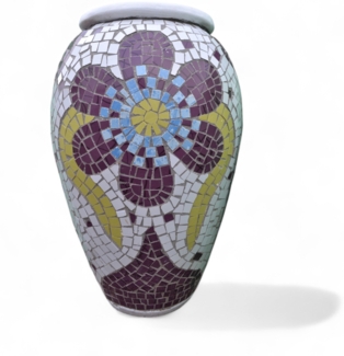 Pflanzgefäß "La Flora" Geschwungene Mosaikdesign Lila – Höhe 85 cm – Ø 40 cm – Handgefertigt aus Beton & Keramik-Mosaik