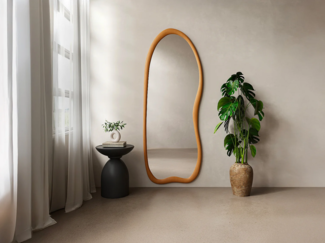 Vente-unique - Großer organischer Wandspiegel - Kiefernholz - B68 x H178 cm - Natur - HARVIL