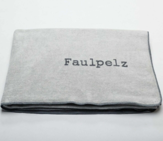 Plaid Flauschedecke Faulpelz grau, DAVID FUSSENEGGER