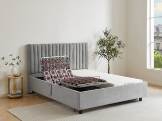 Vente-unique - Dekoratives Bett mit elektrischer Relaxfunktion mit Tellern + Memory-Schaum-Matratze - 2 x 70 x 190 cm - Stoff - Grau - SASORA von YSMÉE