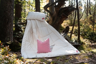 Hefel Naturhaarbettdecke Bio Zirbe, Bettdecke 135x200 cm, 155x220 cm, Füllung: Schafsschurwolle und Zirbenflocken, Bezug: Bio-Baumwolle, mit einem angenehmen Zirbenduft