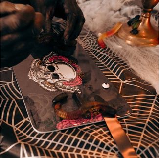 Geda Labels GmbH Frühstücksbrett Lady Skull, Melamin, (1-St), Grau, 23,5x14,5x0,3cm, spülmaschinengeeignet