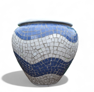 Pflanzgefäß "Mara" – Wellenförmiges Mosaikdesign Blau – Höhe 60 cm – Ø 50 cm – Handgefertigt aus Beton & Keramik-Mosaik
