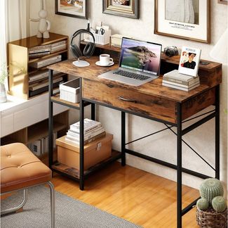 KOMFOTTEU Schreibtisch, Computertisch mit abnehmbaren Regal, integrierter Ladestation