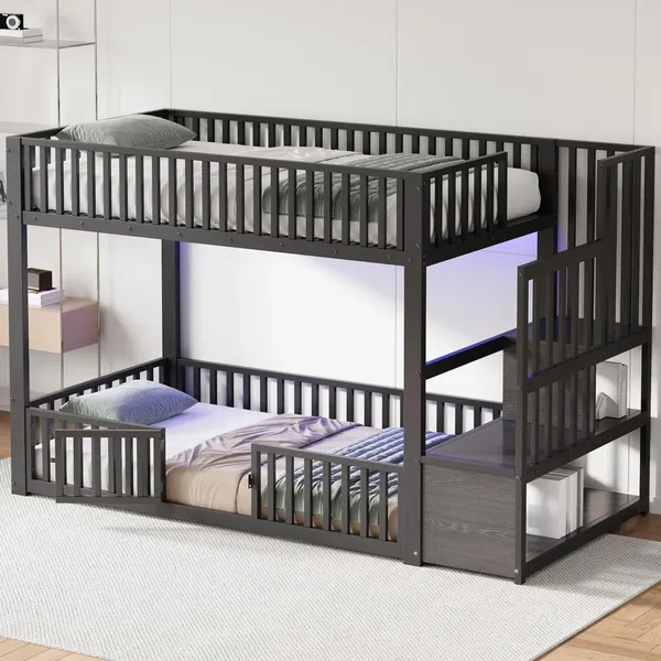 Etagenbett mit 1 Lattenrost, RGB LED-Streifen, Rausfallschutz und Tür, Treppe mit Regal, 90x200 cm, Kinderbett, Metallbett