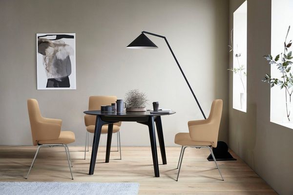 Stressless® Polsterstuhl Laurel, Low Back mit Armlehne, Größe L, mit Beinen aus Stahl in Schwarz matt