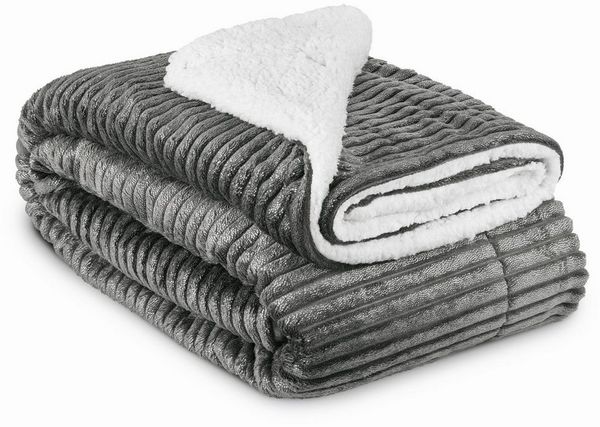 Wohndecke Sherpa Decke Kuscheldecke Glitzereffekt XL Anthrazit Elisa, 150x200cm, Beautissu, Dicke Winter Fleecedecke Lammfell-Optik & ? Hautfreundliche