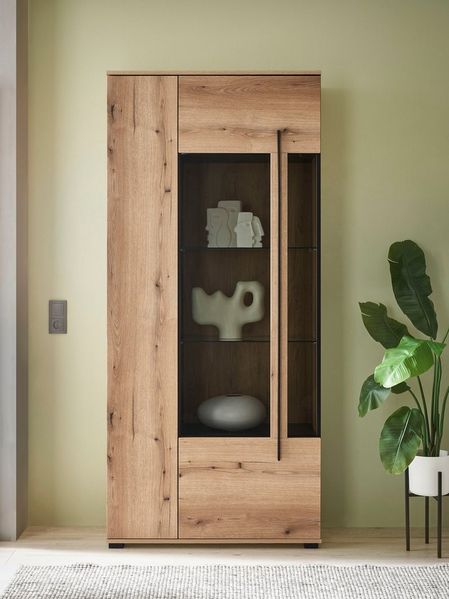 INOSIGN Vitrine Cantara, Vitrinenschrank in Eiche Evoke oder weiß, Standvitrine schwarzer Stangengriff, ausreichend Stauraum, vielseitig einsetzbar