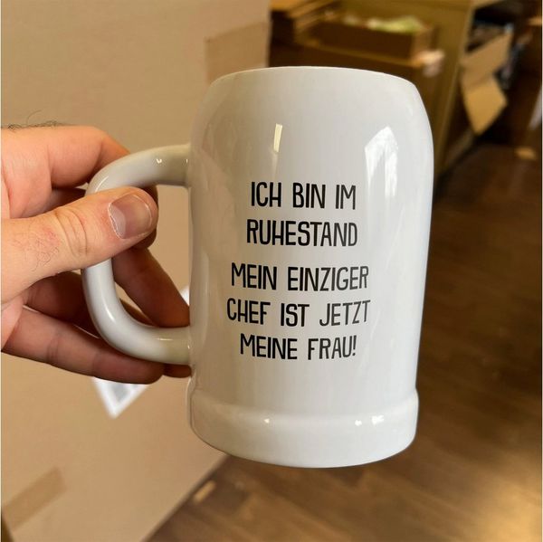 22Feels Bierkrug Lustiges Geschenk HumorWitzig Motiv Büro Frauen Wohnzimmer, Keramik, IN DEUTSCHLAND BEDRUCKT, Spülmaschinenfest