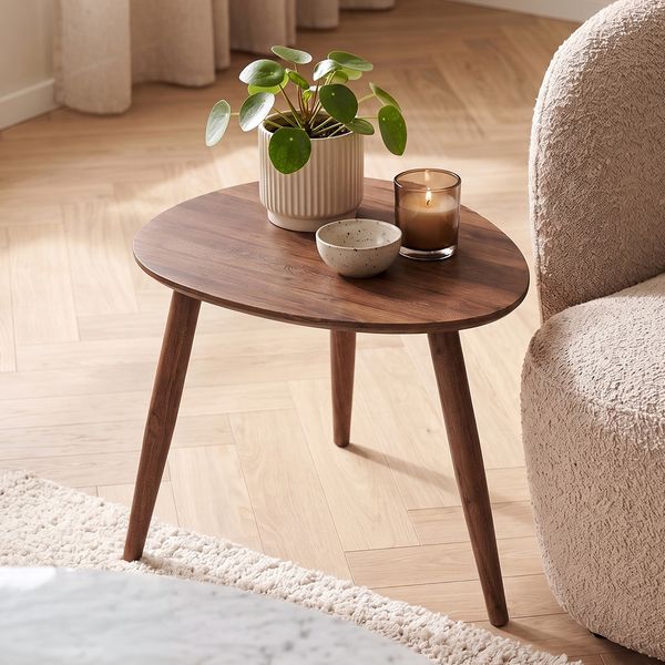 skølm Lodur Couchtisch, Massivholz Eiche, Walnussoptik, geölt & lackiert, Beistelltisch 55x38x45 cm, ovale Tischplatte mit 3 Tischbeinen