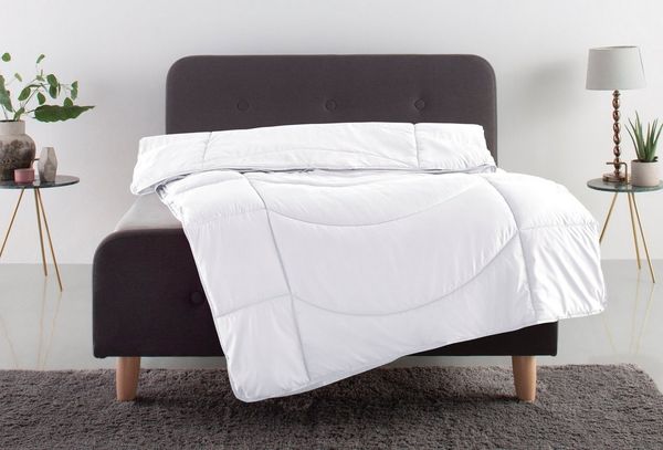 OTTO home Microfaserbettdecke Microlux, Bettdecke 135x200 cm und Übergrößen bis 240x220cm, Füllung: Feuchtigkeitsregulierende 3D Klimafaser (Polyester), Bezug: Microfaser-Feinbatist, fest versteppter Bezug - keine Bettwäsche nötig, Sommer, Winter