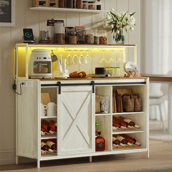 VASAGLE Barschrank, Weinschrank mit Steckdosenleiste, Sideboard mit sprachgesteuerter LED-Beleuchtung, Schiebetüren, S-Haken, Weinglashalter, Flaschenhalter, vintageweiß-honigbraun LSC201WJ02