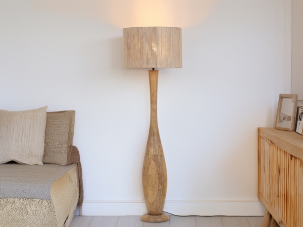 LED Stehleuchte aus Naturholz mit Lampenschirm aus Jute, Höhe 135cm